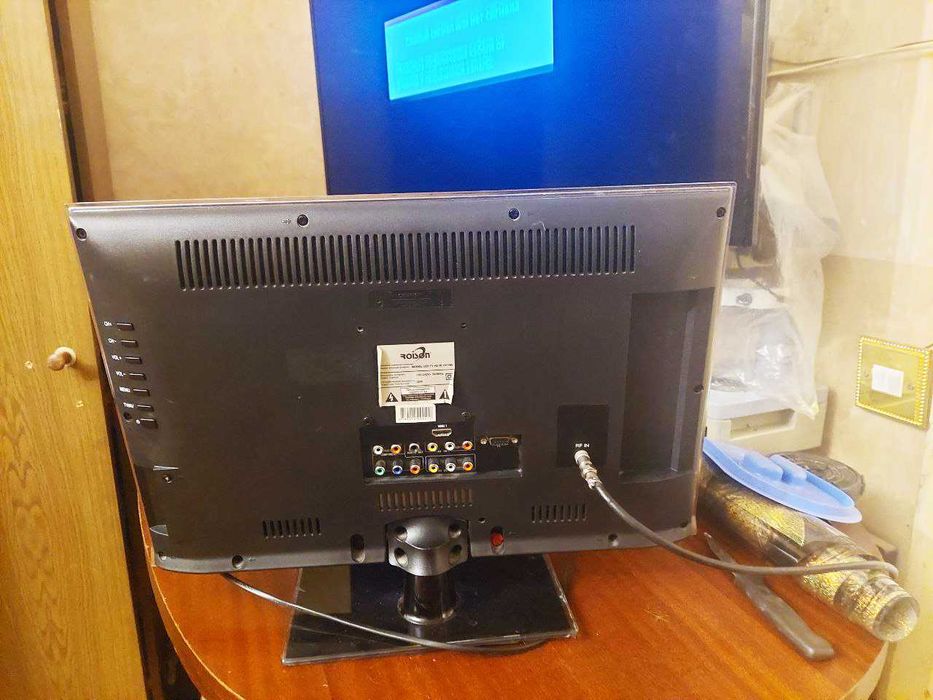 Продам небольшой телевизор Royson 47 см