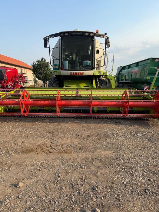 Claas TUCANO 450 Se vinde combină Tucano 450 Anul fabricației 2013 Ore de funcționare 2