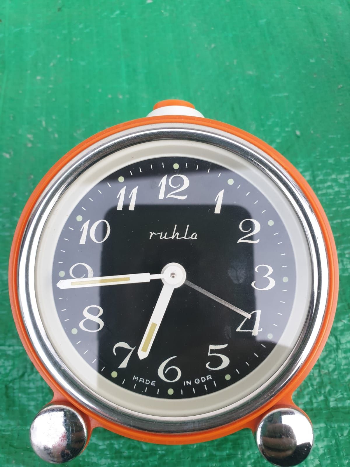 Ceas de masa desteptator , mecanic Ruhla produs in Germania Democrata.