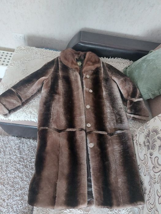 Продам шубу на женщину 58рр