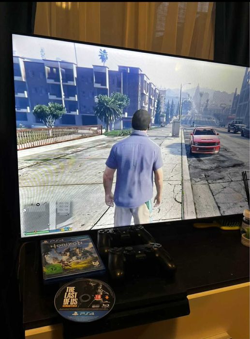 Vand ps 4 cu o maneta si 2 jocuri