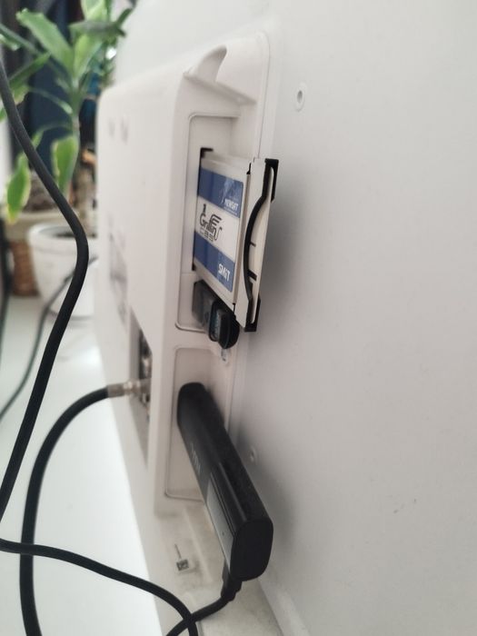 Телевизор 32 инча бял