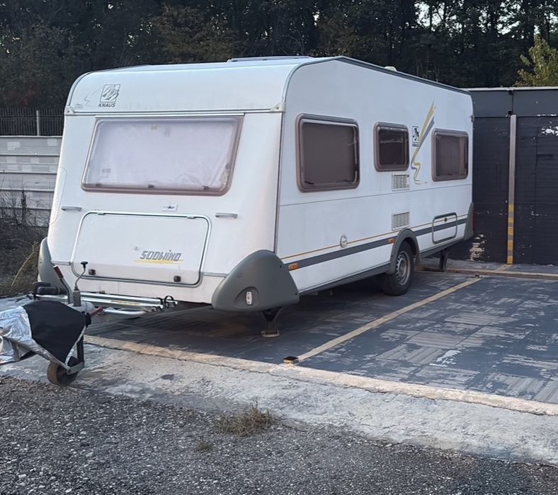 Vand rulota KNAUS 450, din 2001, cu 2 zone de dormit,