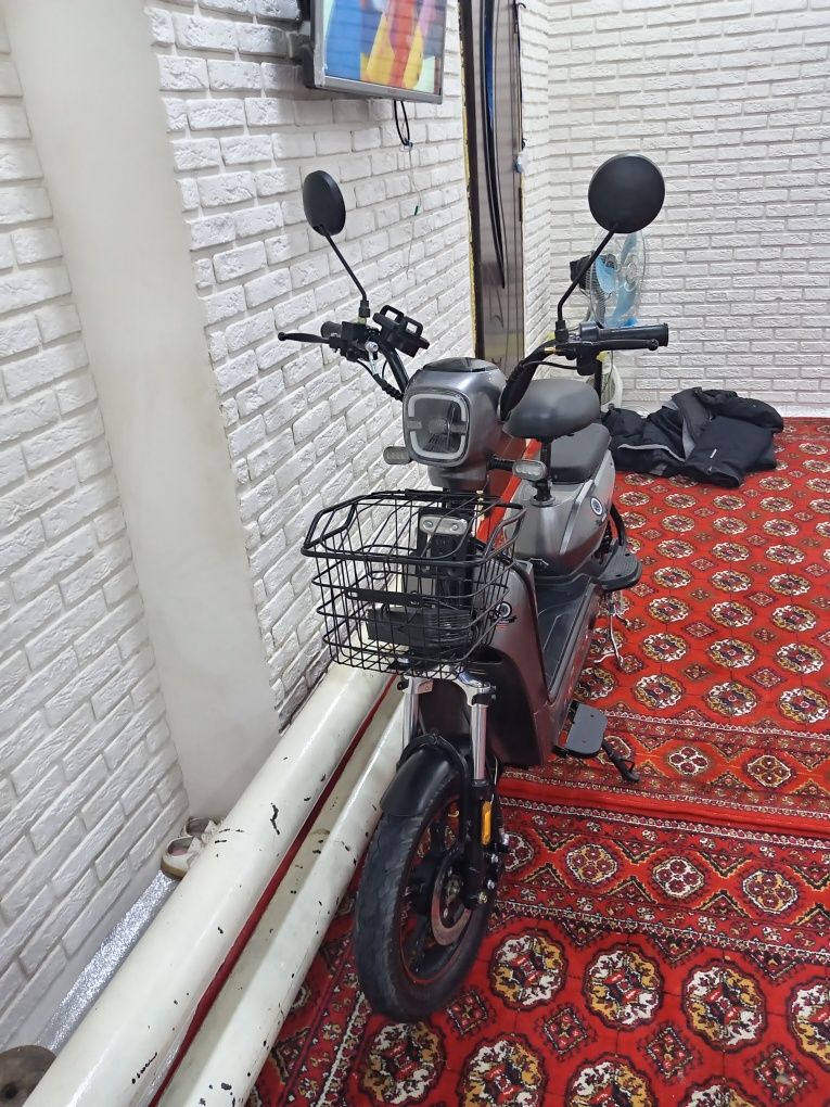 Skuter HUGO sotiladiy Narxiy 350