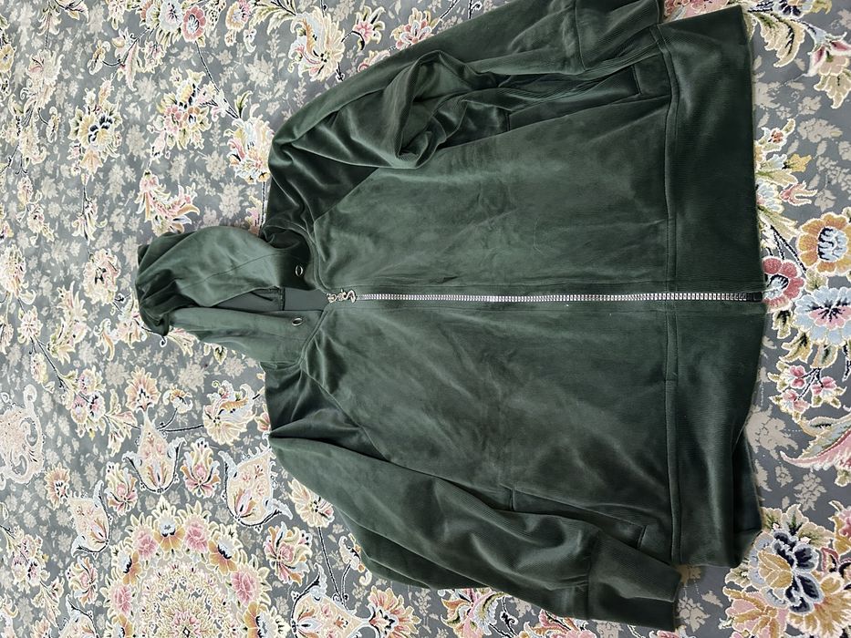 Spartivni verx koyne lozim halat bor rasmda