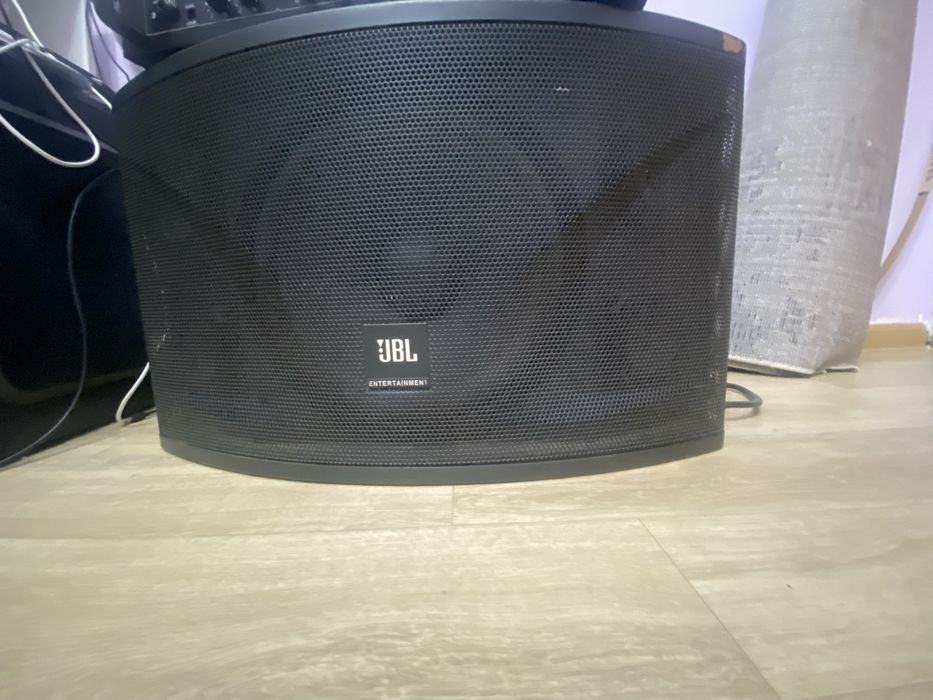 Саббуфер и усилитель за 680.000 тг