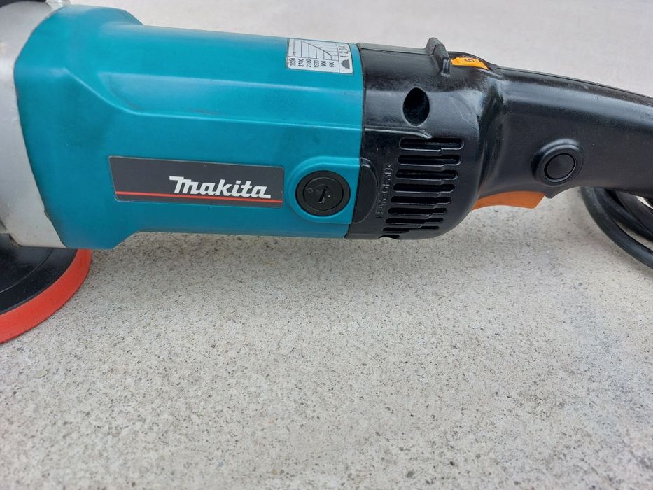 Полир машина Makita 9227CB

Работи перфектно, идеално състояние. Подро