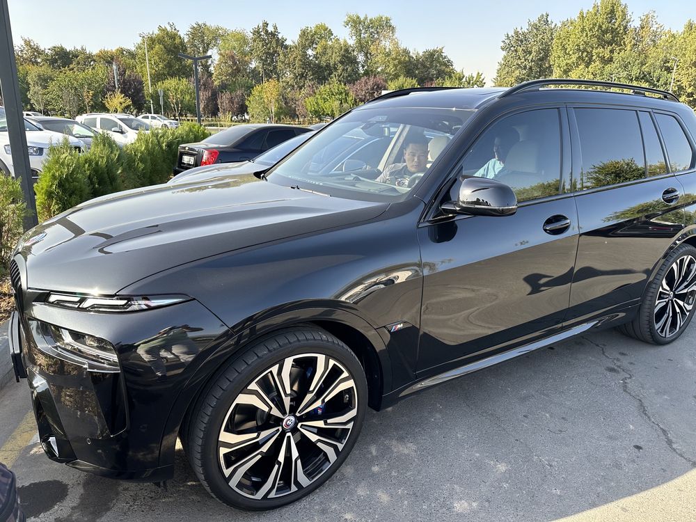 BMW X7 M60i full option