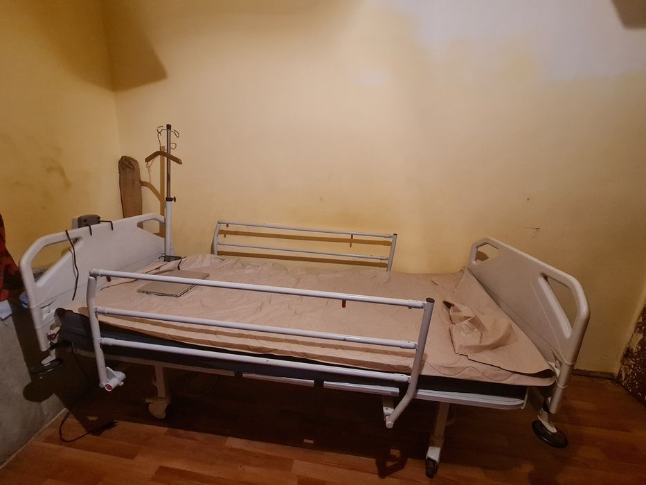 Pat spital cu saltea antiescara