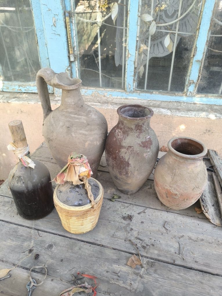 Продам старинные глиняные кувшины