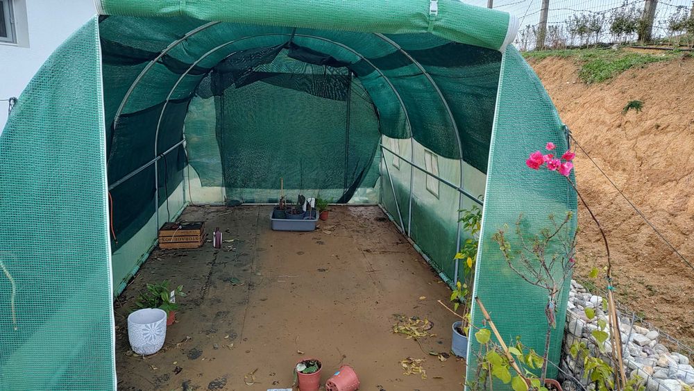 Продавам оранжерия 4х2.5х2.5