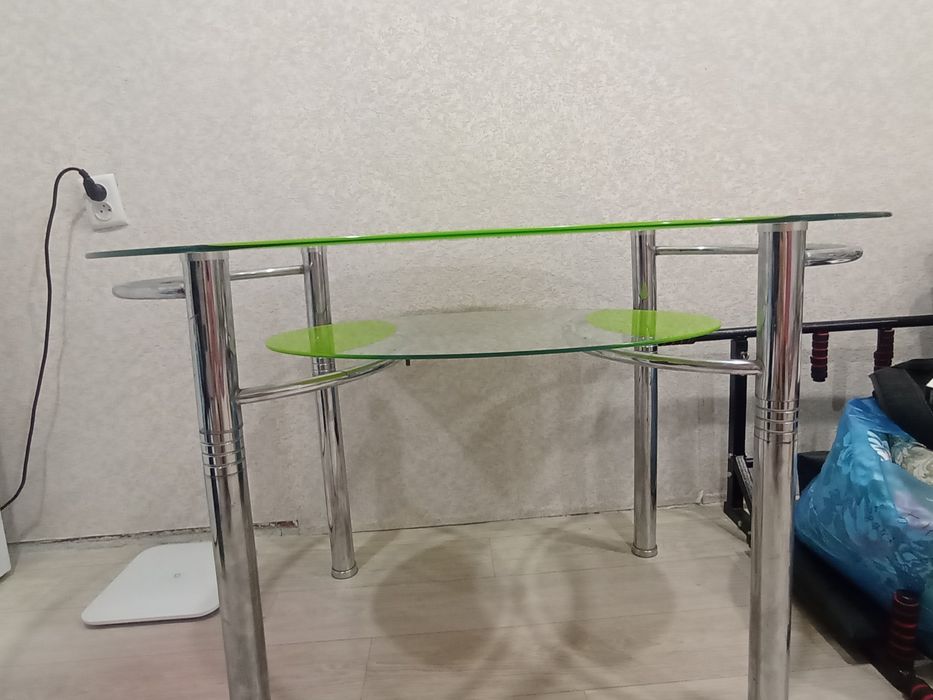 Продам стол за 10 тысяч