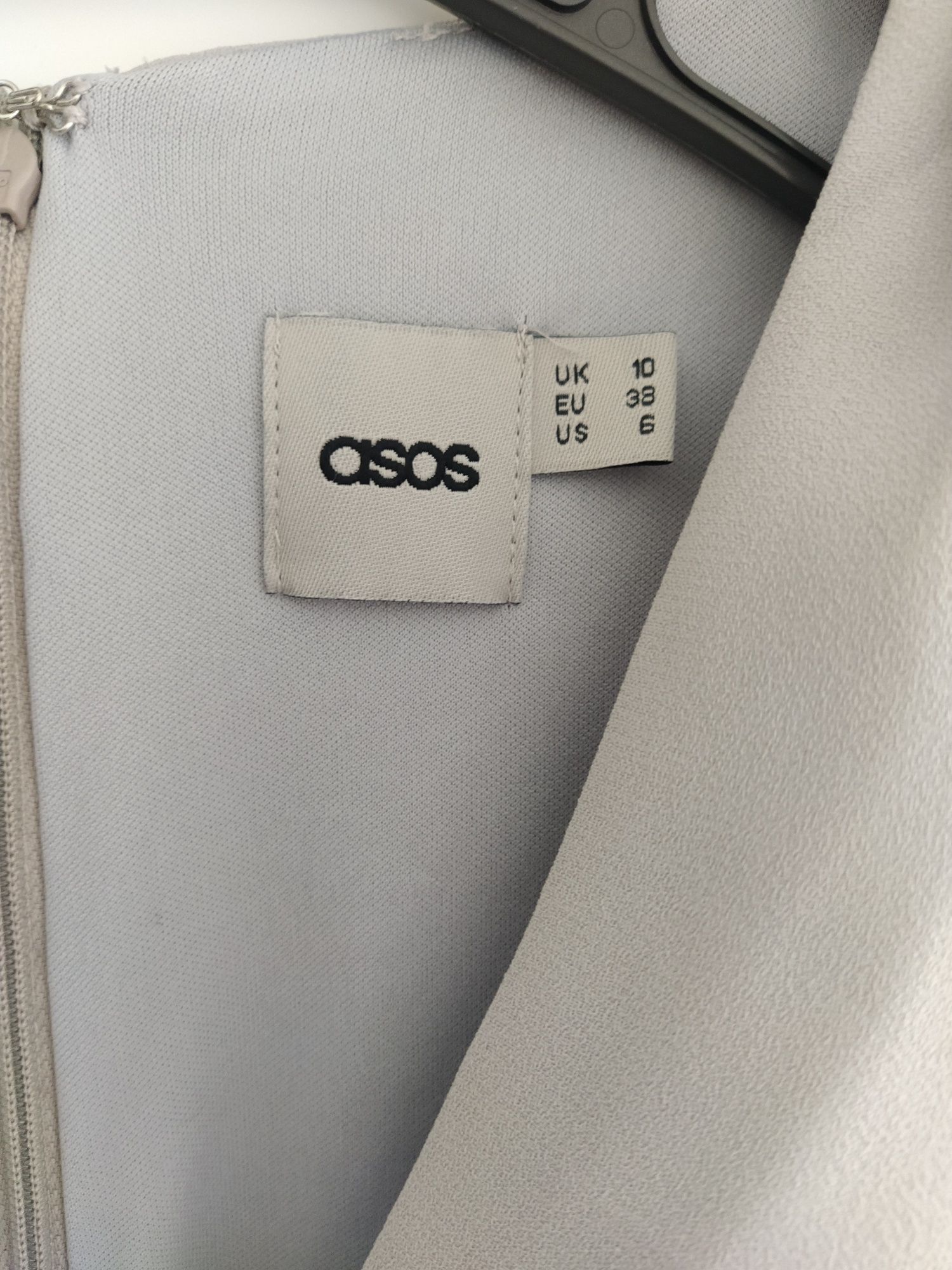 Елегантна рокля Asos