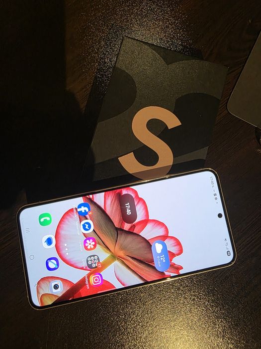 Samsung Galaxy S22 Pink Gold, 256GB 5G + Watch 4 Pink Gold