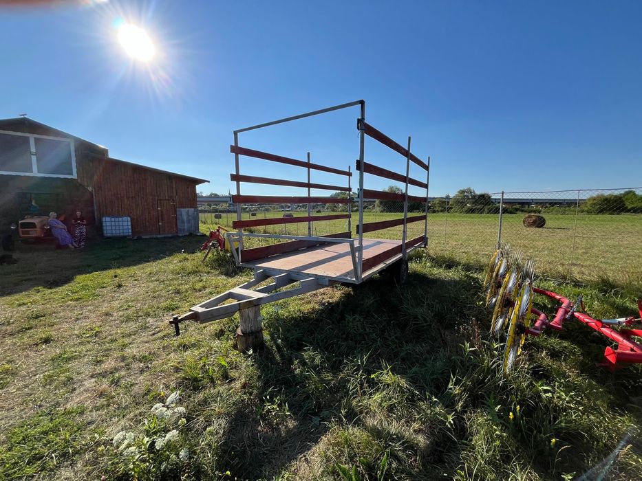 Tractor cu utilaje -balotiera -cositoare -grebla-remorca peridoc