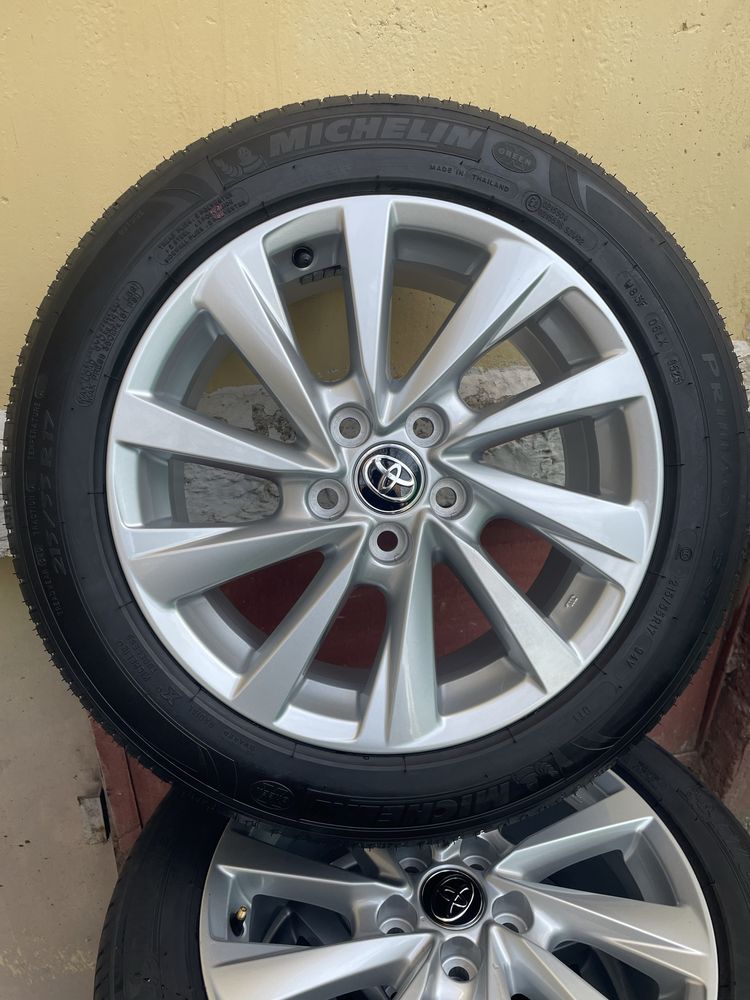 Tayota Camry zavod diska baloni sotiladi. Michelin 215/55/17 holati