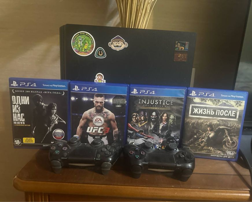 Продам Playstation 4 pro 1TB в отличном состоянии