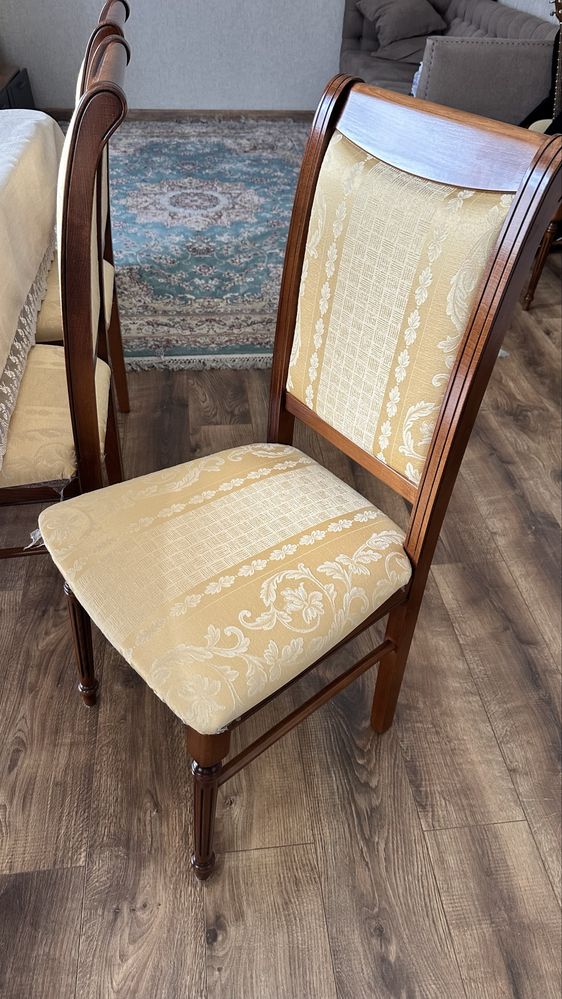 Итальянский стол из дерева