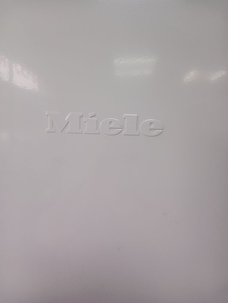 Огромен вертикален фризер Миеле Miele с 8 чекмеджета А+++ 2 г.Гаранция