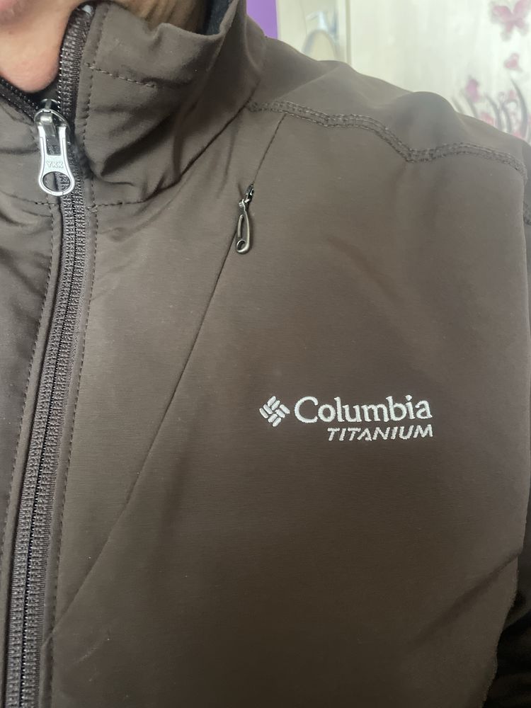 Кафяво Яке на Colombia