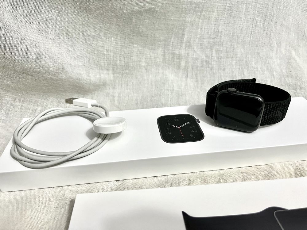 Iwatch SE 40 mm оригинал.