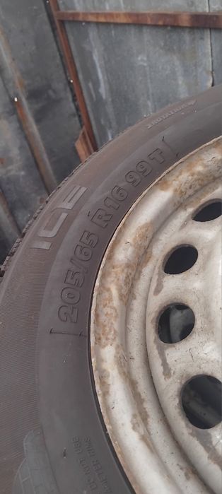 Зимни гуми с джанти за VW шаран 205 65 16