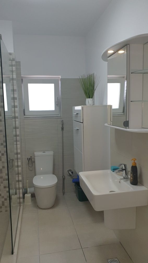 Inchiriez apartament in bloc nou