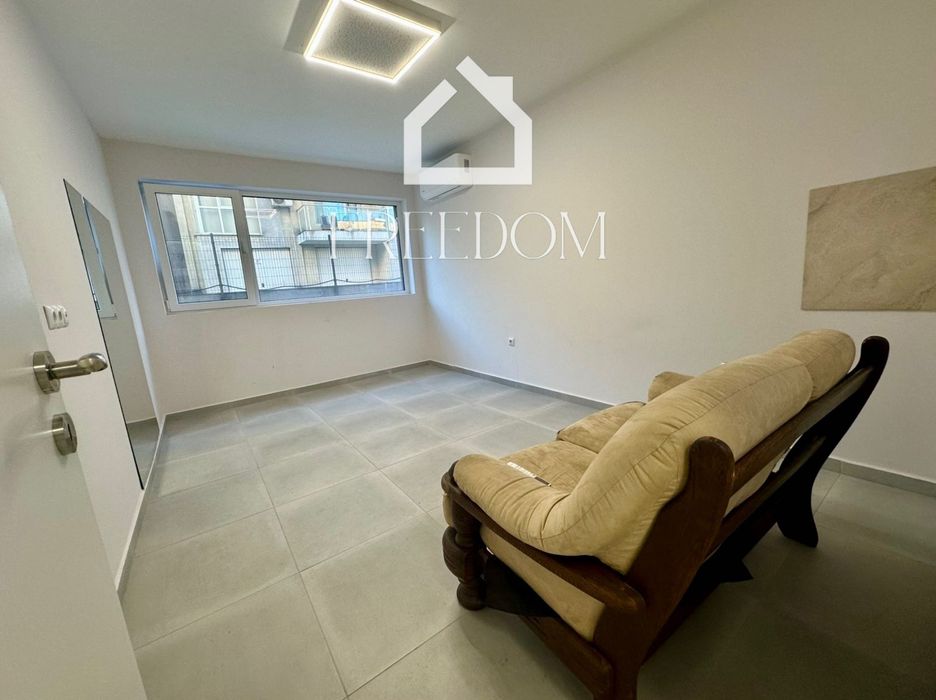 Продава се две ателиета