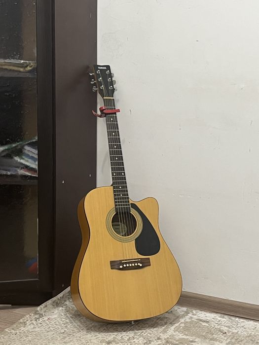 Продам гитару Yamaha f370
