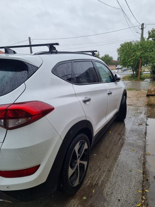 Vând hyundai tucson