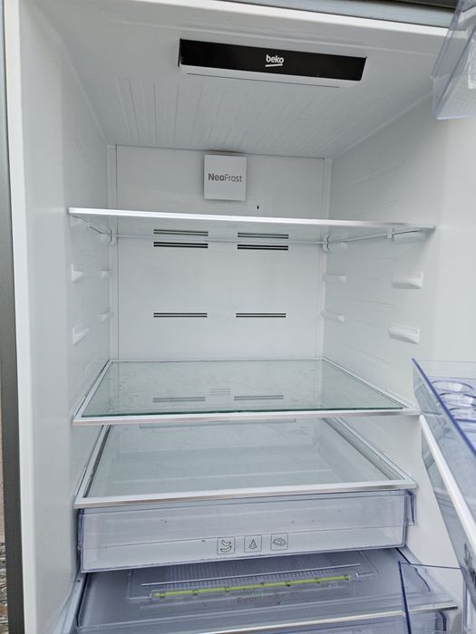 Combina frigorifica Beko defecta