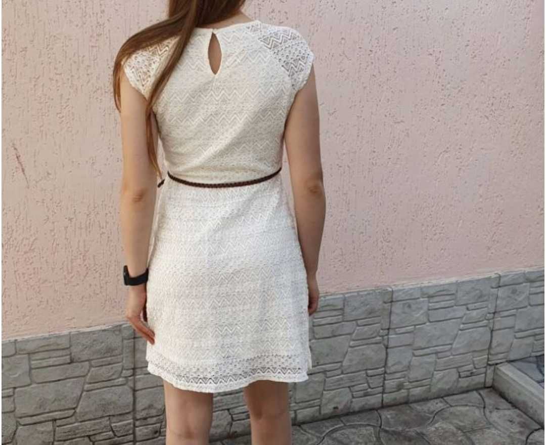 Продам белое кружевное платье