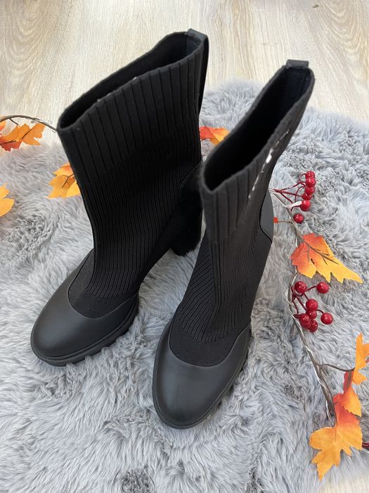 Calvin Klein боти с дебел ток чисто нови