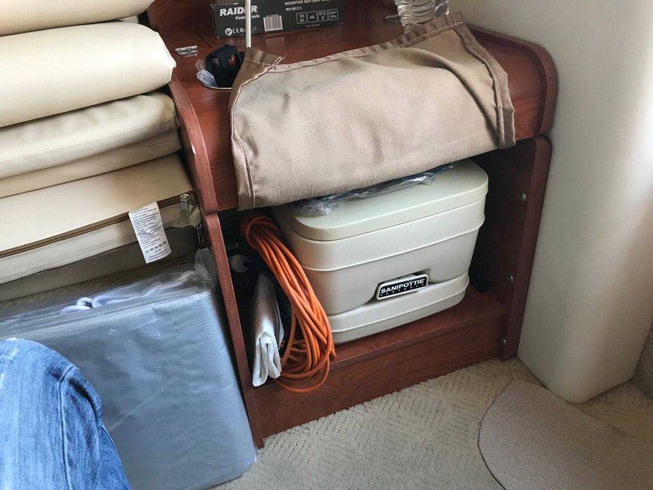 Моторна яхта Rinker 230