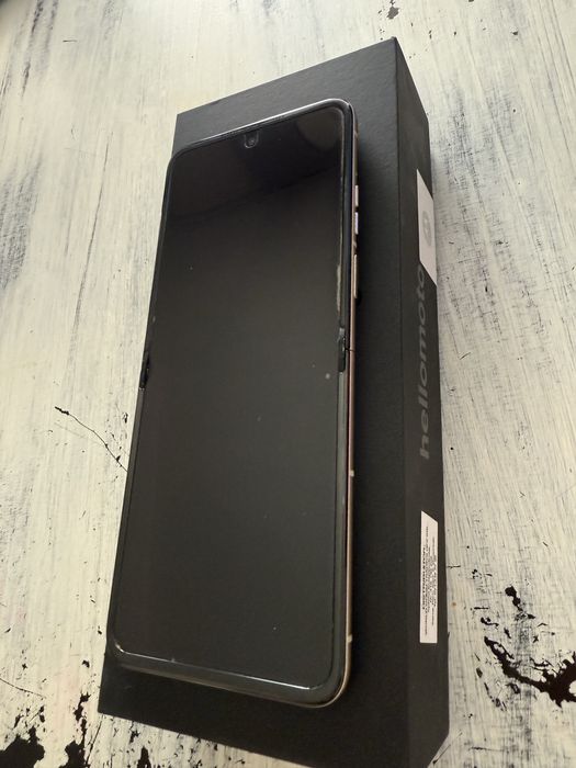 Motorola Razr 50 с гаранция