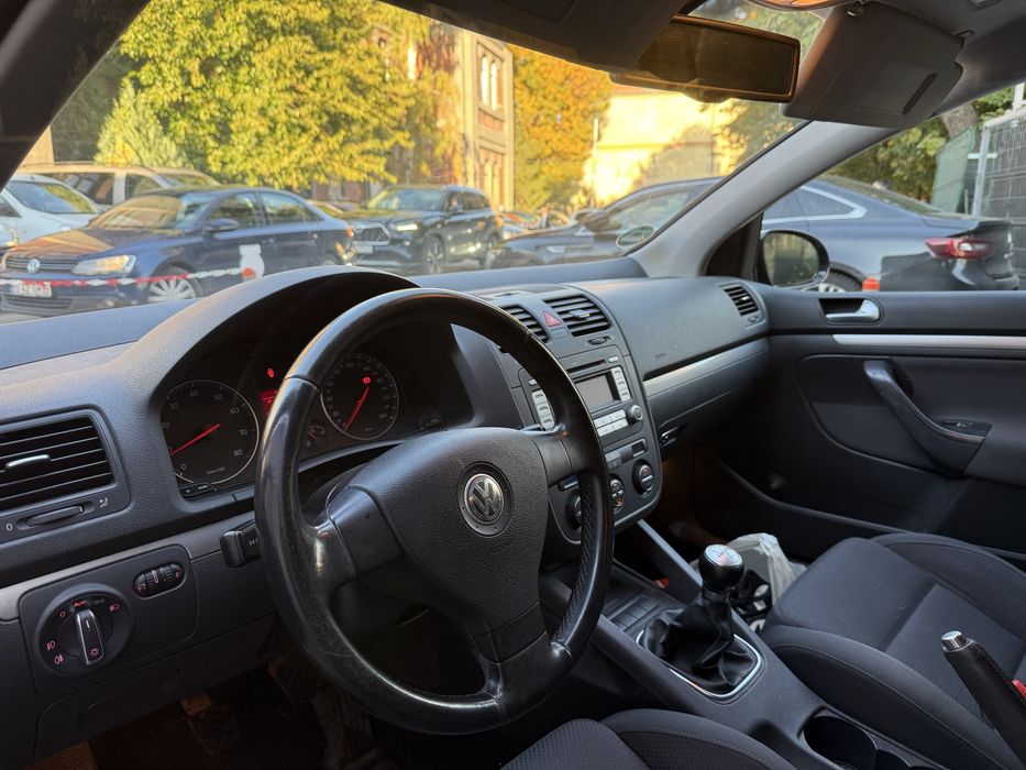 Volkswagen Golf V-1.6 Benzina MPI