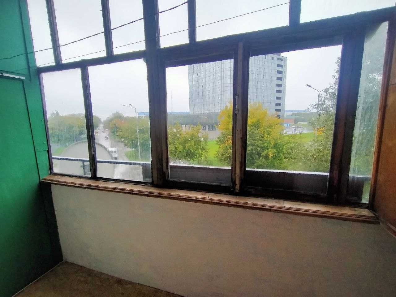 Продать трехкомнатную квартиру, в кирпичном доме 1989 г.п.