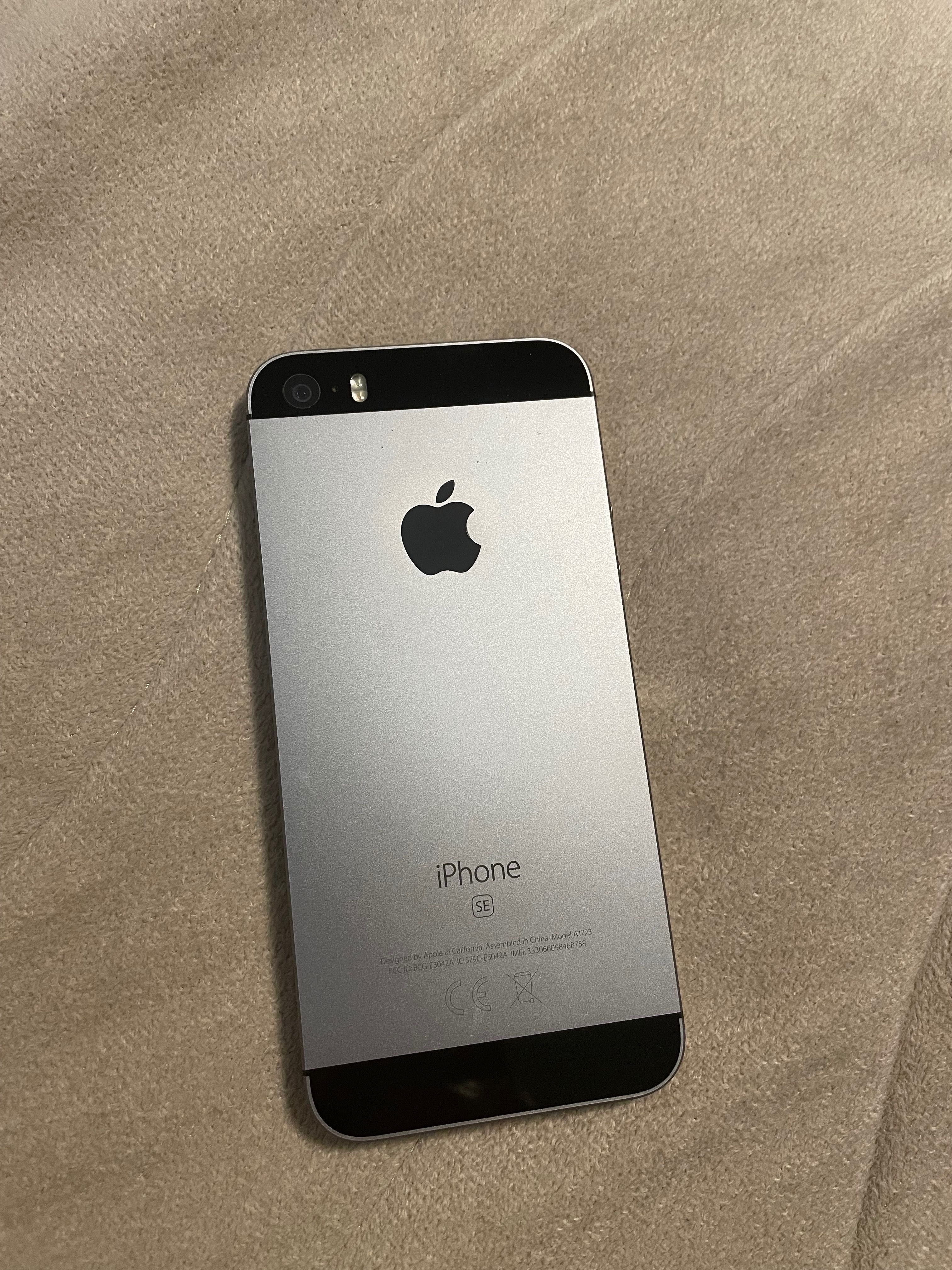 iPhone SE 32GB Space Gray