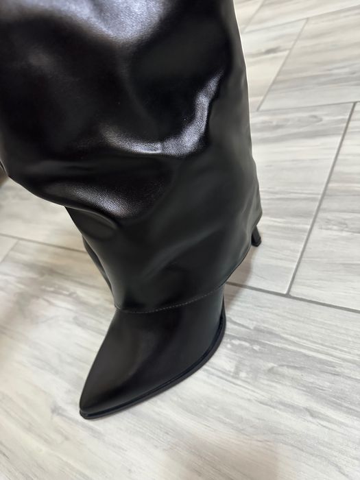 Черни ботуши с ток