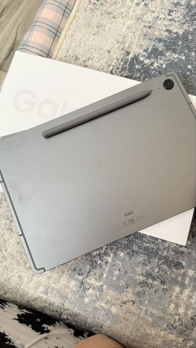 Samsung Galaxy Tab s9 fe 5g почти новый