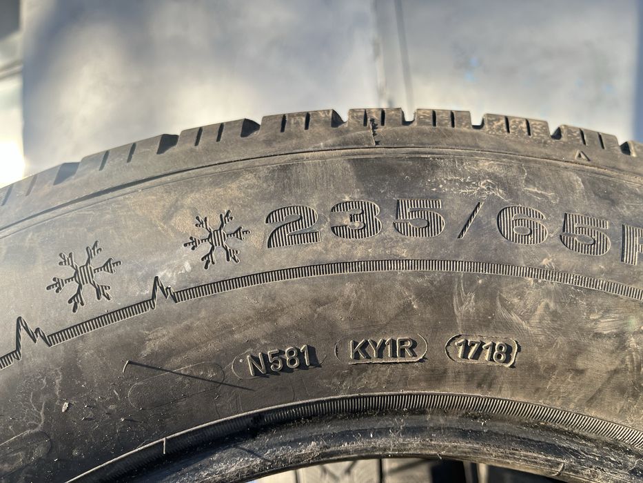 4 бр. зимни гуми 235/65/17 Dunlop SUV DOT 1718 4,5/5,5 mm