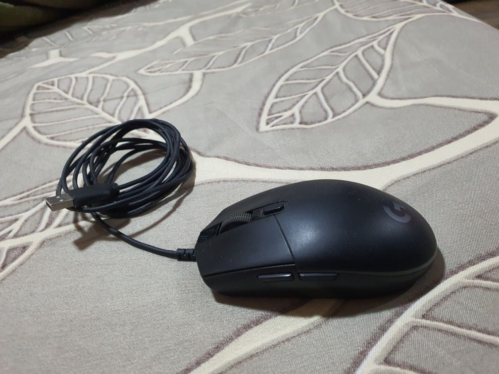 Vând mouse Logitech G203