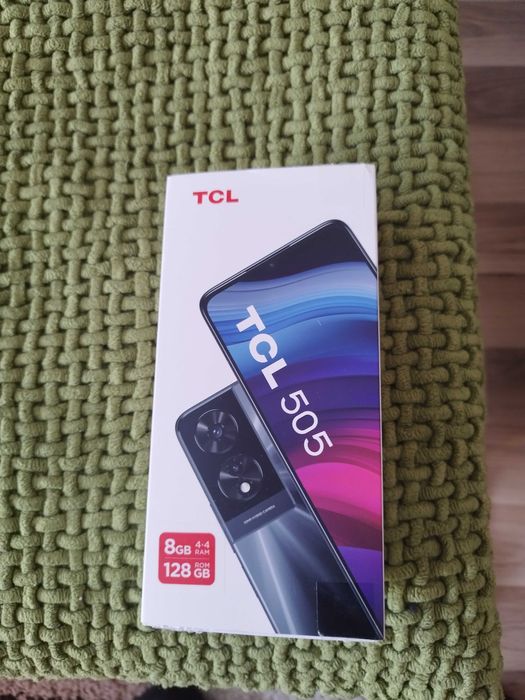 Чисто нов телефон TCL 505