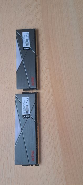 Vând 16gb RAM DDR4 XPG