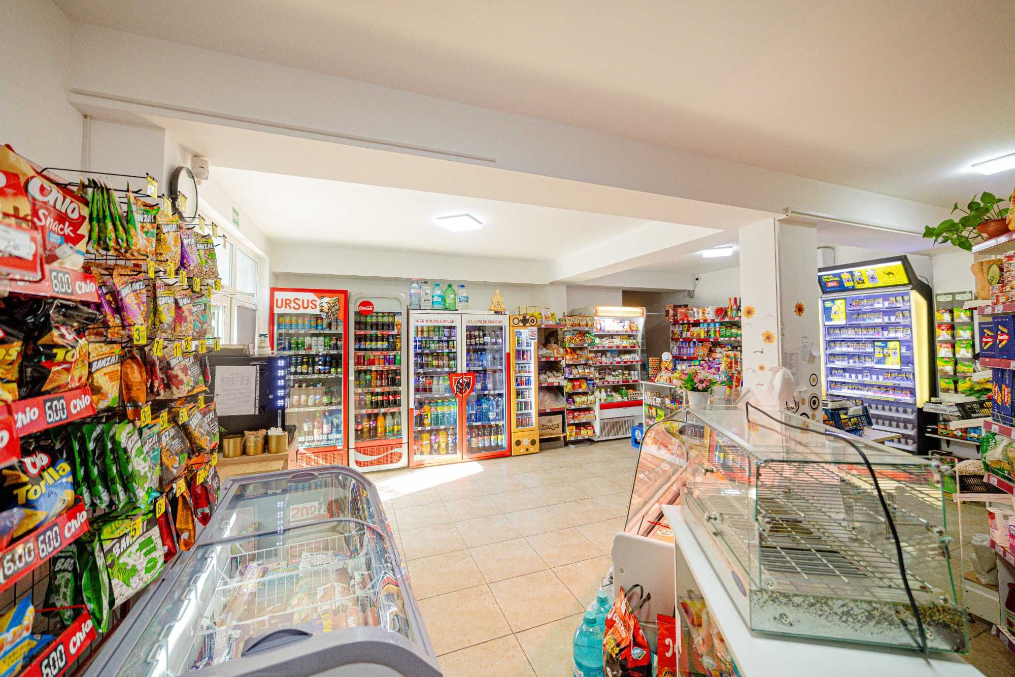 Vând sau închiriez spațiu comercial mini market