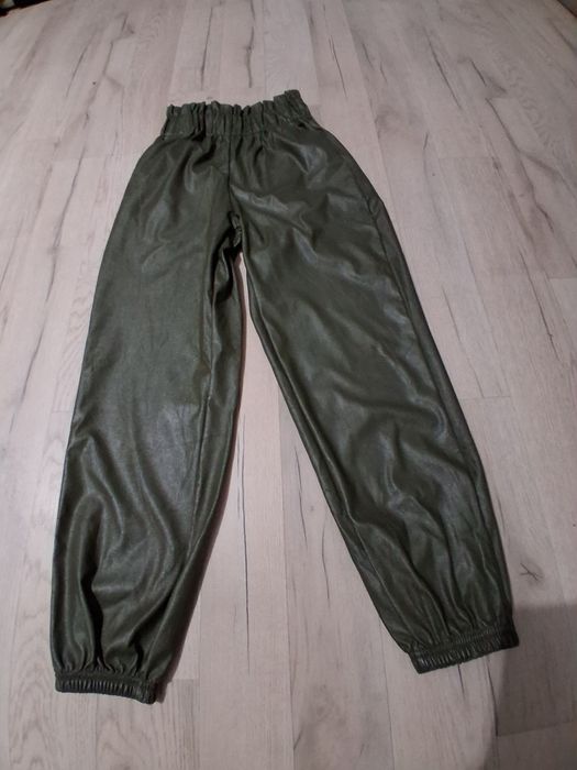 Pantaloni de piele kaki!