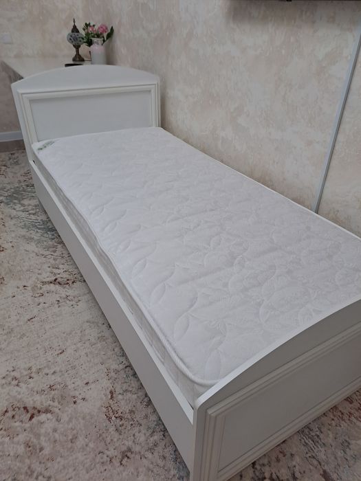 Продам кровать 200на90см односпальные с ортопедические матрасом