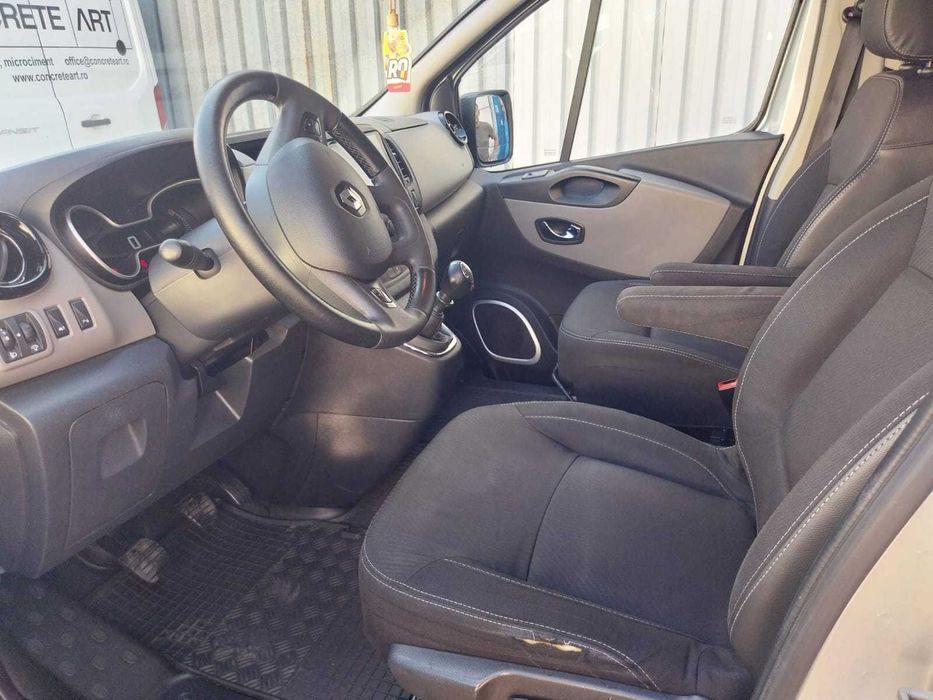 Vand Renault Trafic, model lung 7+1 locuri in stare foarte buna