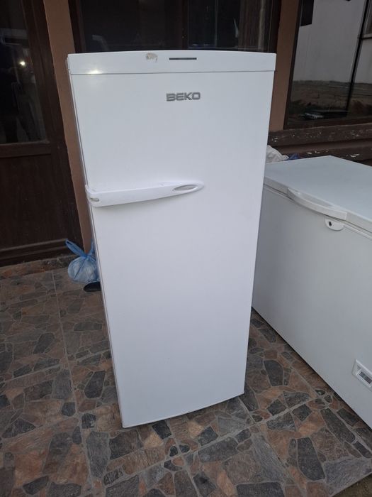 Продавам 2 фризера и радиатор