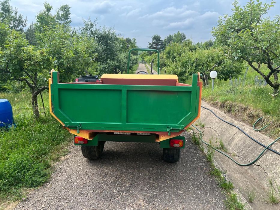 Remorca tractor basculabila